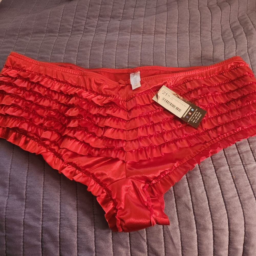 Bondesque ruffle panties
